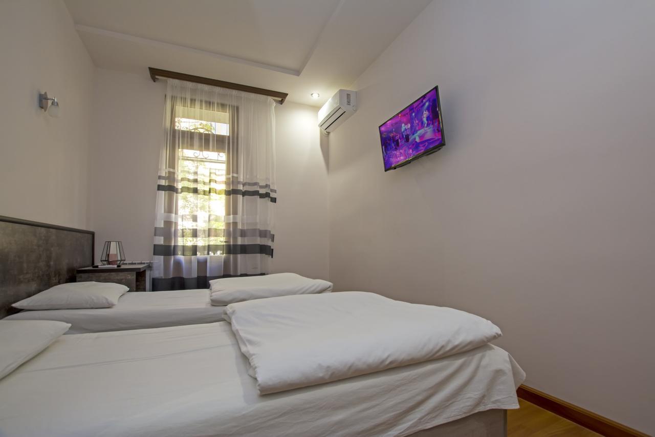 Yerevan Guest House Esterno foto