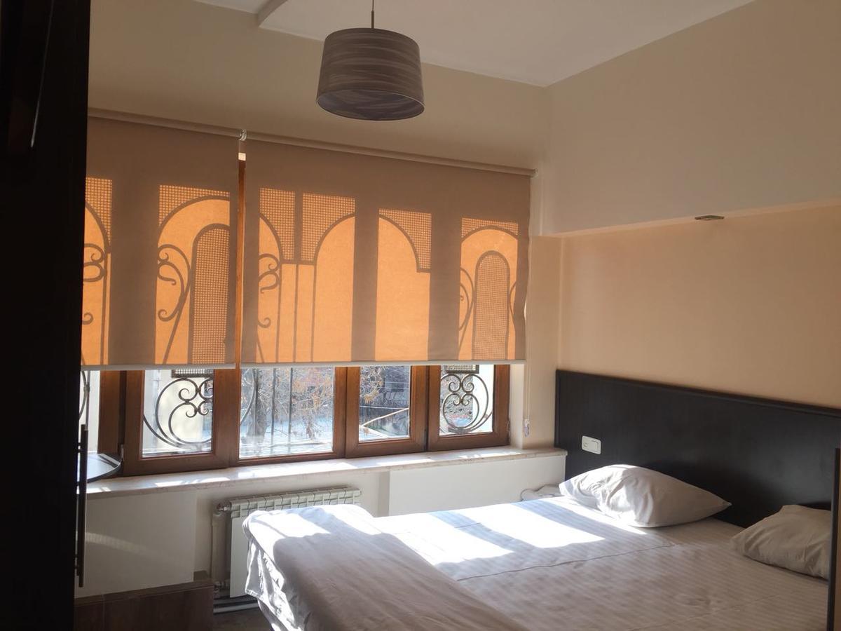 Yerevan Guest House Esterno foto